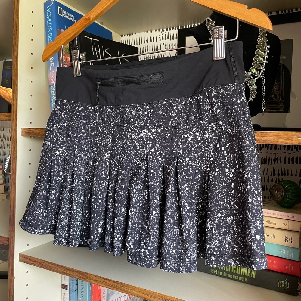 Lululemon Sz 4 Circuit Breaker Skirt Skort Splatter White Black EUC - Picture 8 of 12